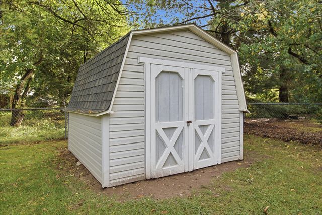 3458 Taggett Lake Drive, Highland, MI 48357