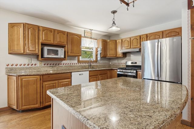 3458 Taggett Lake Drive, Highland, MI 48357