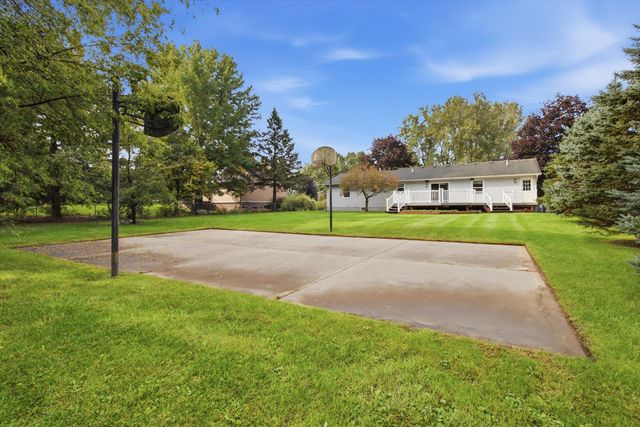 3458 Taggett Lake Drive, Highland, MI 48357