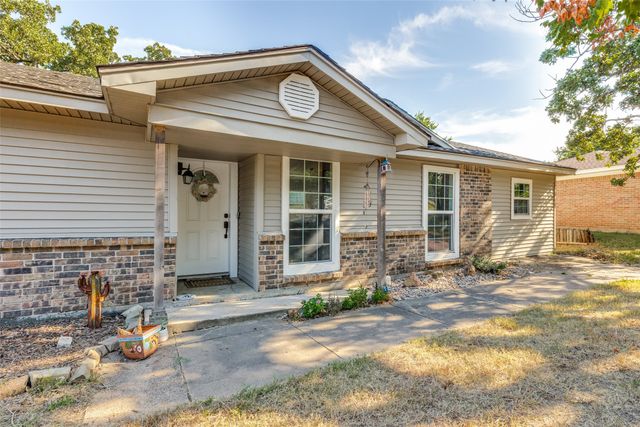 516 Lake Crest Parkway, Azle, TX 76020