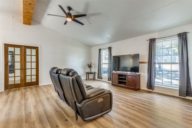 516 Lake Crest Parkway, Azle, TX 76020