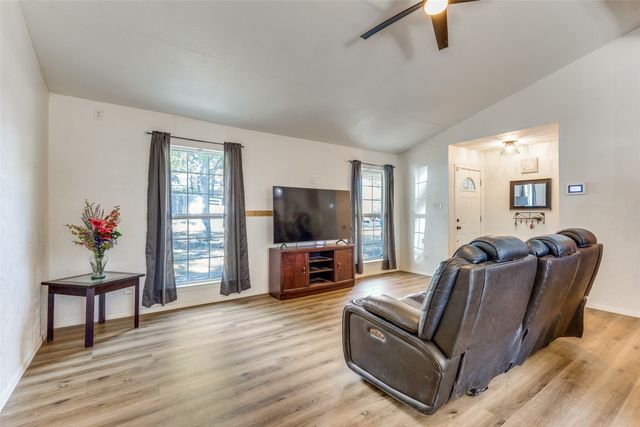 516 Lake Crest Parkway, Azle, TX 76020