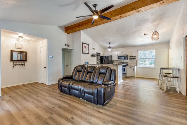 516 Lake Crest Parkway, Azle, TX 76020