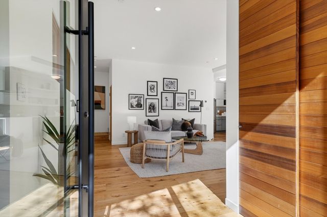 577 577 El Dorado Ave, Oakland, CA 94611