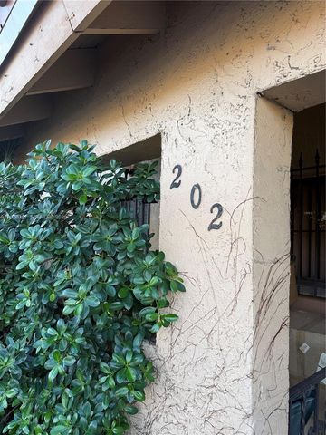 7772 W 29th Way 202, Hialeah, FL 33018