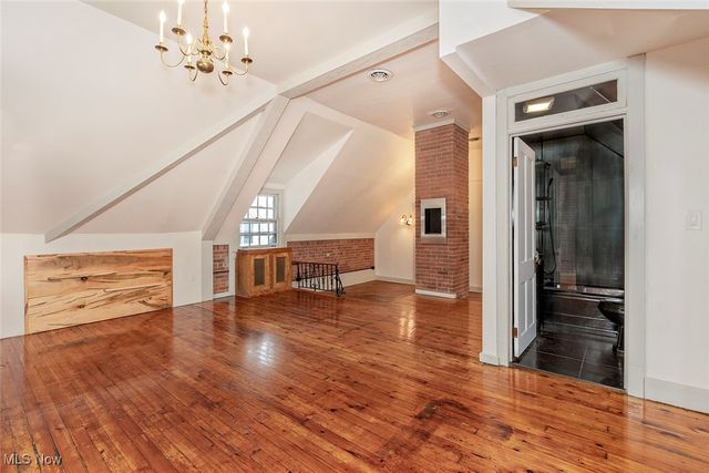 10 E Hanna Lane S, Bratenahl, OH 44108