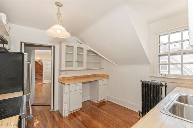 10 E Hanna Lane S, Bratenahl, OH 44108