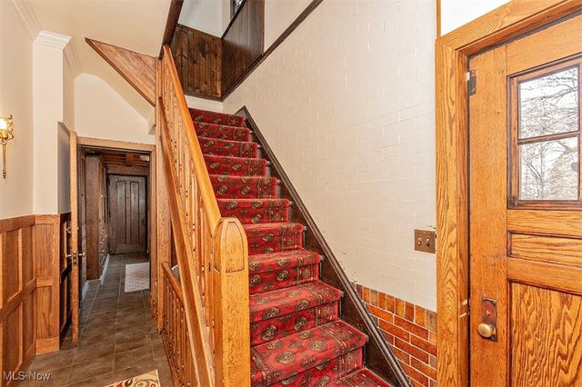 10 E Hanna Lane S, Bratenahl, OH 44108