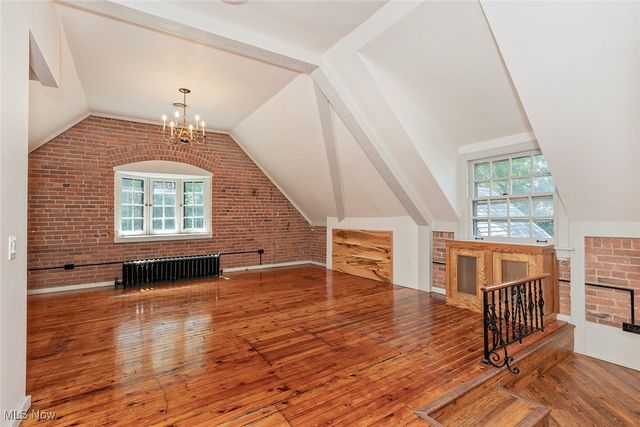 10 E Hanna Lane S, Bratenahl, OH 44108