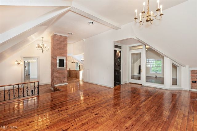 10 E Hanna Lane S, Bratenahl, OH 44108