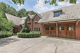 10 E Hanna Lane S, Bratenahl, OH 44108