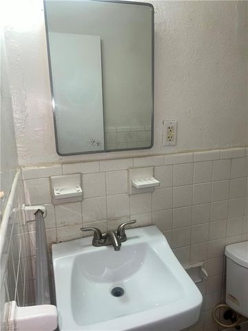 2057 E Ocean View Ave Apt 4, Norfolk, VA 23503