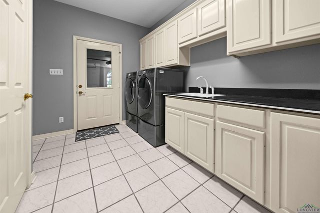 1804 W Lake Dr., Gladewater, TX 75647