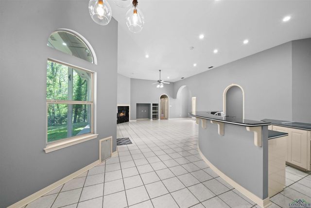 1804 W Lake Dr., Gladewater, TX 75647