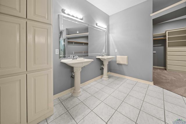 1804 W Lake Dr., Gladewater, TX 75647