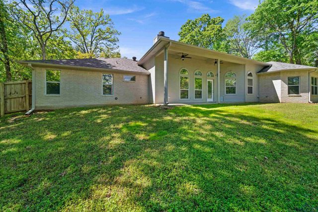 1804 W Lake Dr., Gladewater, TX 75647