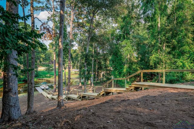 1804 W Lake Dr., Gladewater, TX 75647