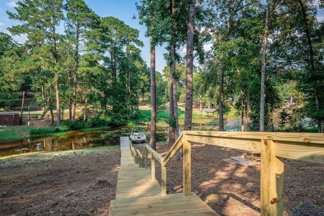 1804 W Lake Dr., Gladewater, TX 75647