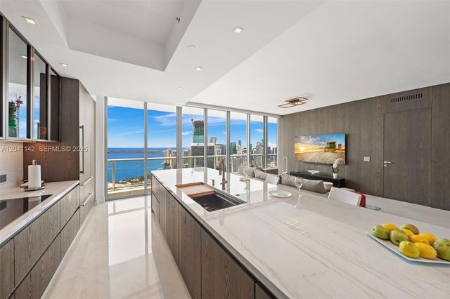 888 Biscayne Blvd 5404, Miami, FL 33132
