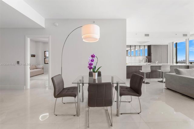 888 Biscayne Blvd 5404, Miami, FL 33132