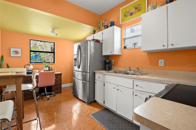 2339 W WALNUT STREET, Tampa, FL 33607