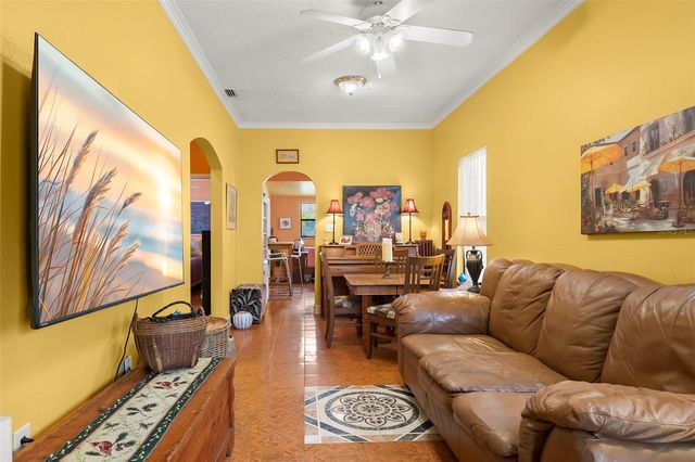 2339 W WALNUT STREET, Tampa, FL 33607