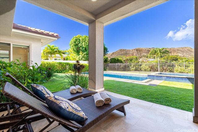 4218 Kaimanahila Street, Honolulu, HI 96816