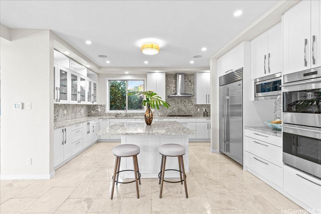 4218 Kaimanahila Street, Honolulu, HI 96816