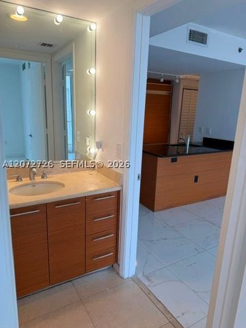 50 W Biscayne Blvd 3907, Miami, FL 33132