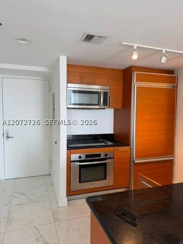 50 W Biscayne Blvd 3907, Miami, FL 33132