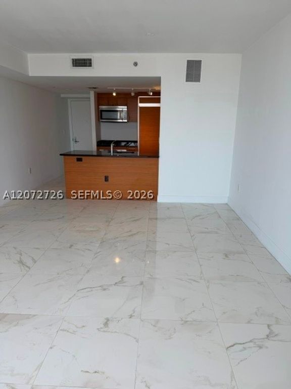 50 W Biscayne Blvd 3907, Miami, FL 33132