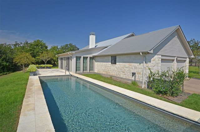 1880 Schoenberg Road, Carmine, TX 78932