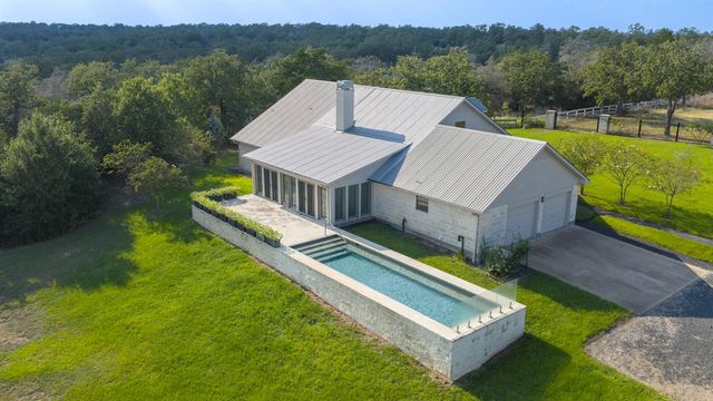 1880 Schoenberg Road, Carmine, TX 78932