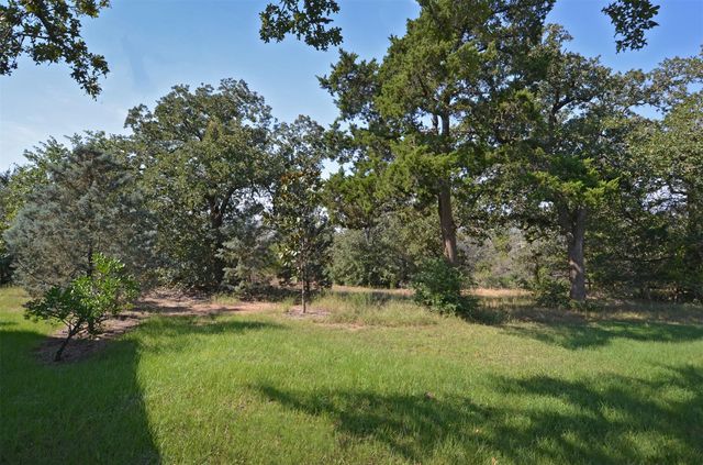 1880 Schoenberg Road, Carmine, TX 78932