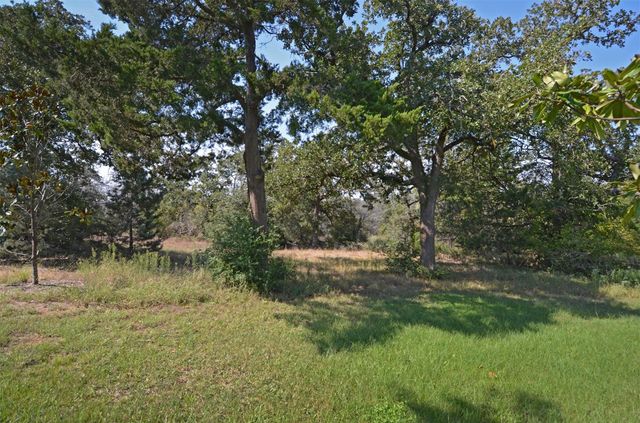 1880 Schoenberg Road, Carmine, TX 78932