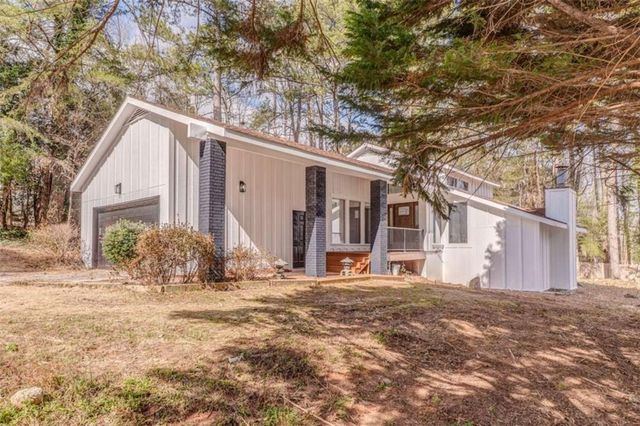 6788 E Woodridge Place E, Douglasville, GA 30135