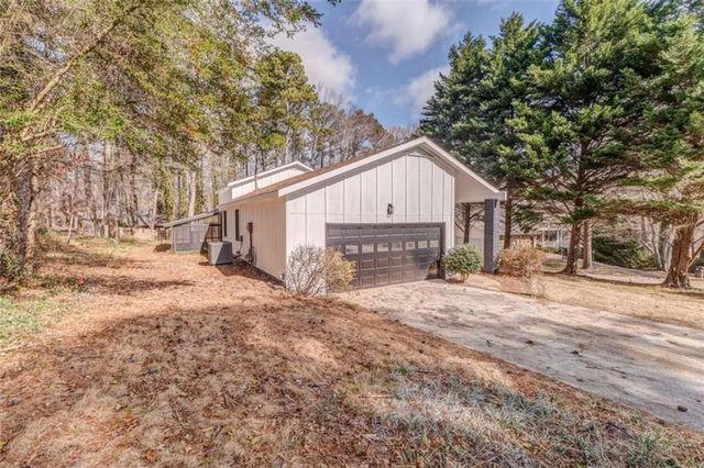 6788 E Woodridge Place E, Douglasville, GA 30135