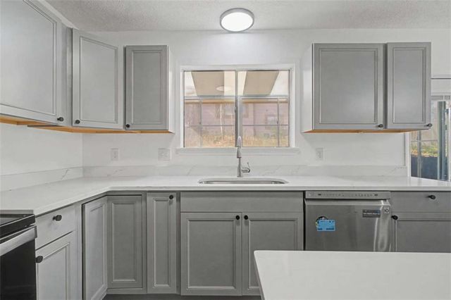 6788 E Woodridge Place E, Douglasville, GA 30135
