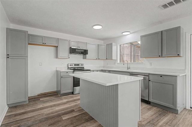 6788 E Woodridge Place E, Douglasville, GA 30135