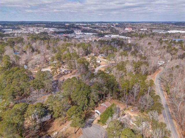 6788 E Woodridge Place E, Douglasville, GA 30135