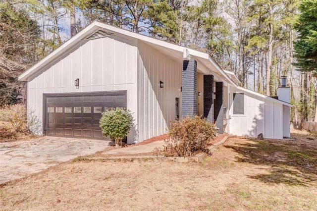 6788 E Woodridge Place E, Douglasville, GA 30135