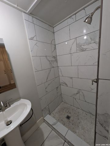 822 E Carson St Apt 7, San Antonio, TX 78208