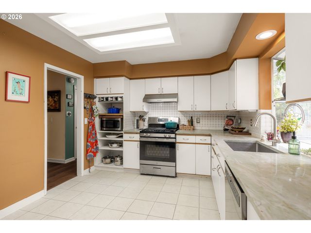 866 Se 136TH Ave, Portland, OR 97233