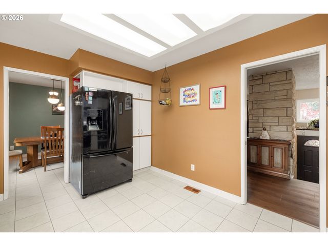 866 Se 136TH Ave, Portland, OR 97233