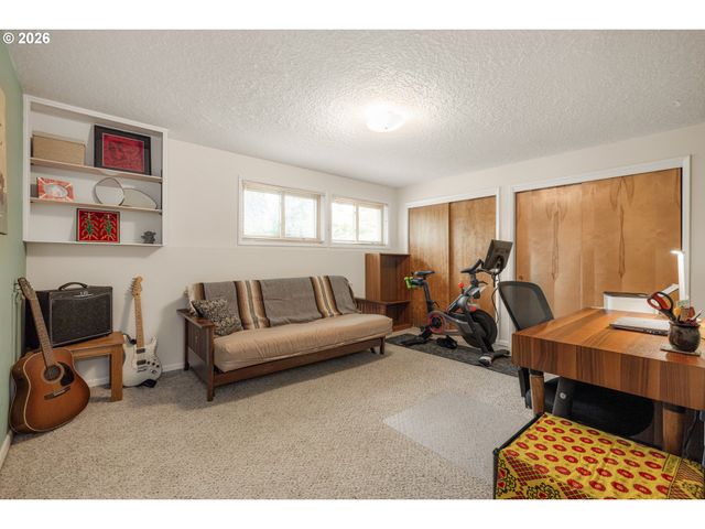 866 Se 136TH Ave, Portland, OR 97233