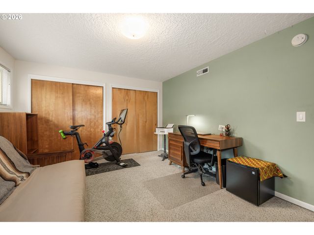 866 Se 136TH Ave, Portland, OR 97233