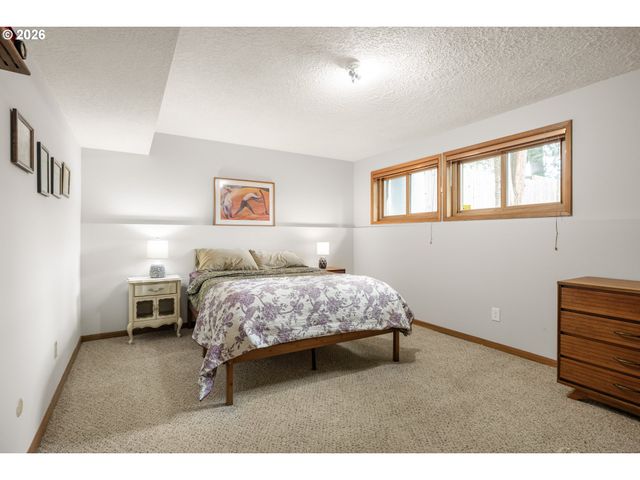 866 Se 136TH Ave, Portland, OR 97233