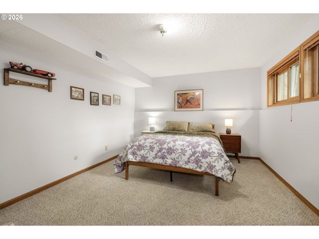 866 Se 136TH Ave, Portland, OR 97233