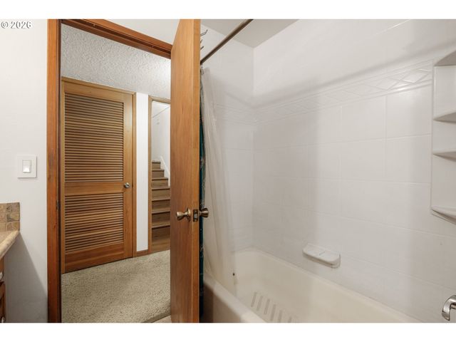 866 Se 136TH Ave, Portland, OR 97233