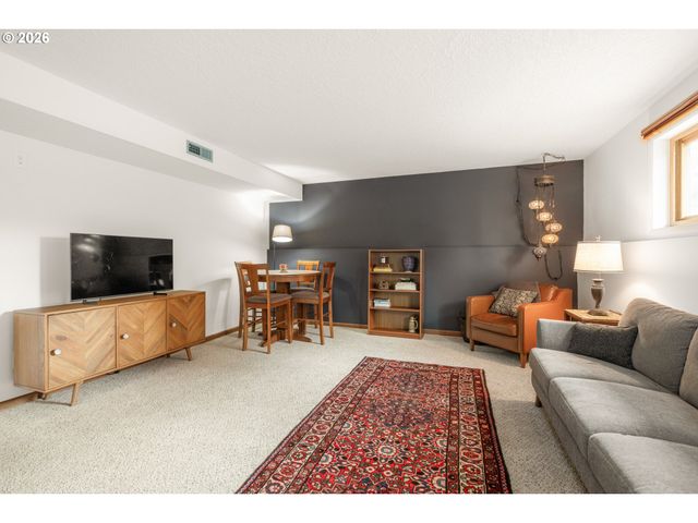 866 Se 136TH Ave, Portland, OR 97233